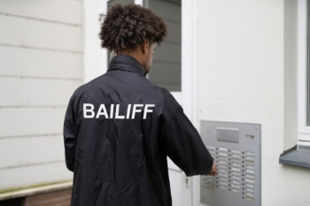 Rogue landlords are using ‘fake bailiffs’, charity warns image