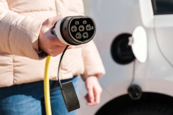 Shapps launches £10m pilot EV charging fund image