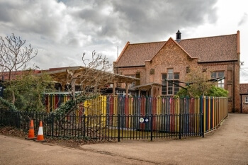 Auditor calls for coordinated action on falling primary school rolls image