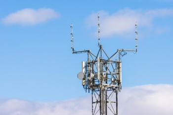 Bigger phone masts under planning proposals image