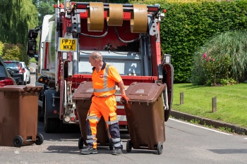 Council bin workers secure 10% pay rise  image