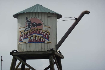 Council purchases mothballed theme park  image