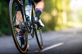 Council to move ad screen after cycle lane forces cyclists to swerve image