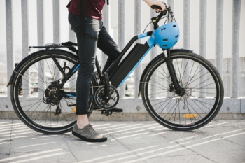 E-bikes have potential to replace 100 million care and taxi trips, says report image
