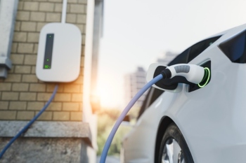EV drivers to save hundreds when installing home charging image