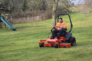 Electric performance from the Ariens Zenith E image