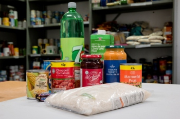 Food banks hand out record 3 million food parcels  image