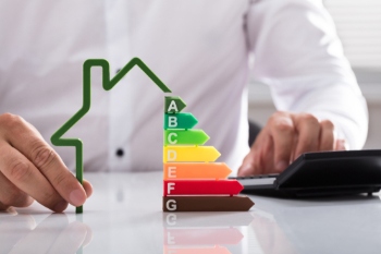 Government urged to invest over £2bn a year in energy efficiency measures image