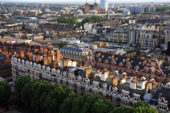 London boroughs agree retrofitting housing plan image