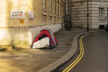 London rough sleeping figures surge by over 20% image