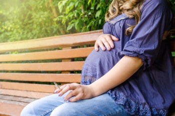 Pregnant women could be offered vouchers to stop smoking image