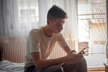 Quarter of a million teen hermits in England, think tank warns image