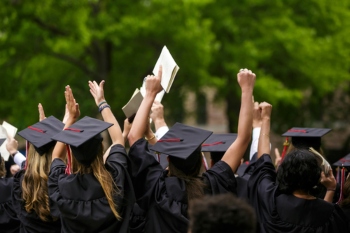 Record number of disadvantaged students apply for college or university image