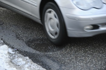 Road funding will be cut by more than a fifth this year, warn council chiefs image