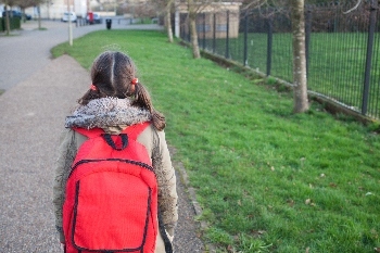 Think tank warns of growing child poverty crisis image