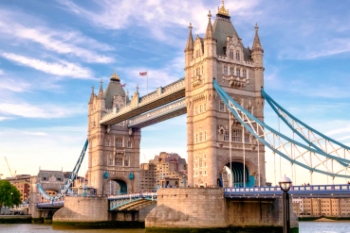 Tower Bridge could close due to pay strike image