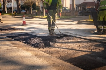 Volunteer wardens assemble to fix local roads image