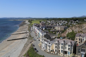 Welsh government to crack down on second homes image